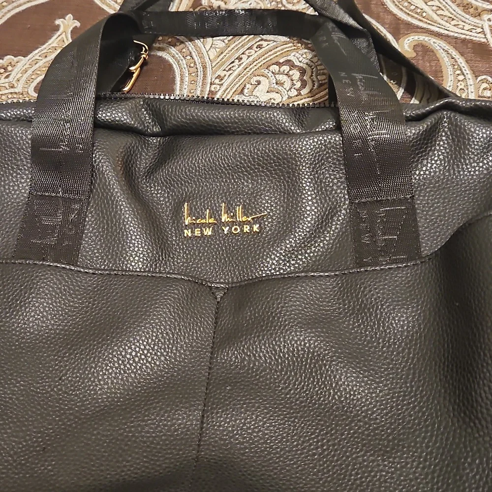 XtraLARGE NICOLE MILLER BLACK & GOLD PEBBLED DIAPER/MESSENGER/TRAVEL/DUFFLE BAG.